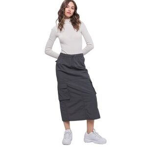 NWT Lovetree Slate Cargo Skirt With Side Pocket Detail & Rear Slit